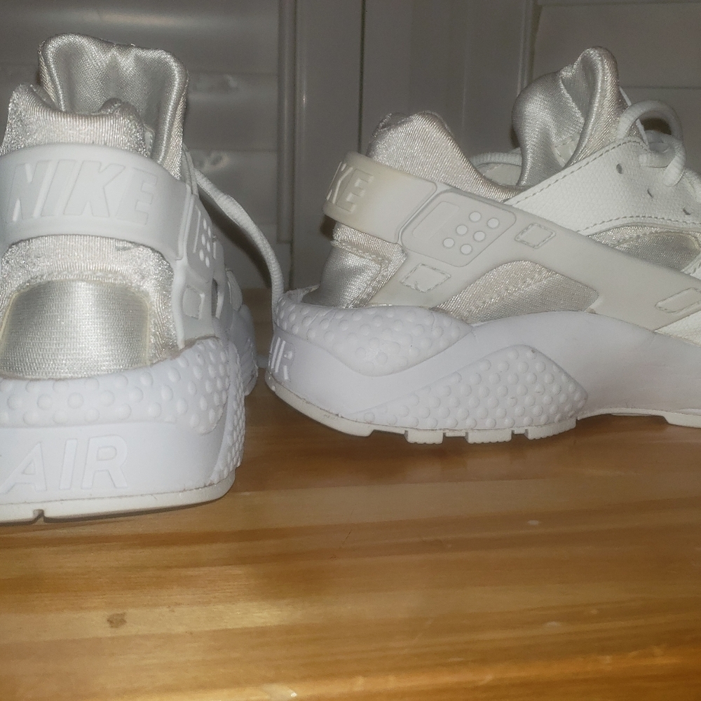 NIKE HURACHES